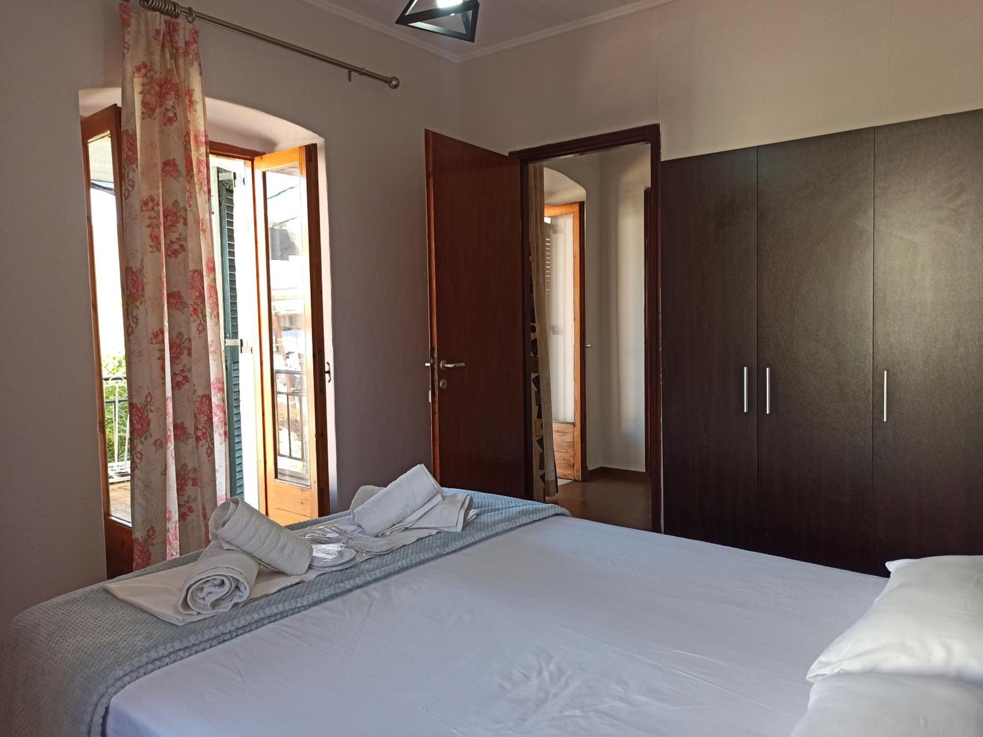 Poseidon Apartments Gaios Bagian luar foto