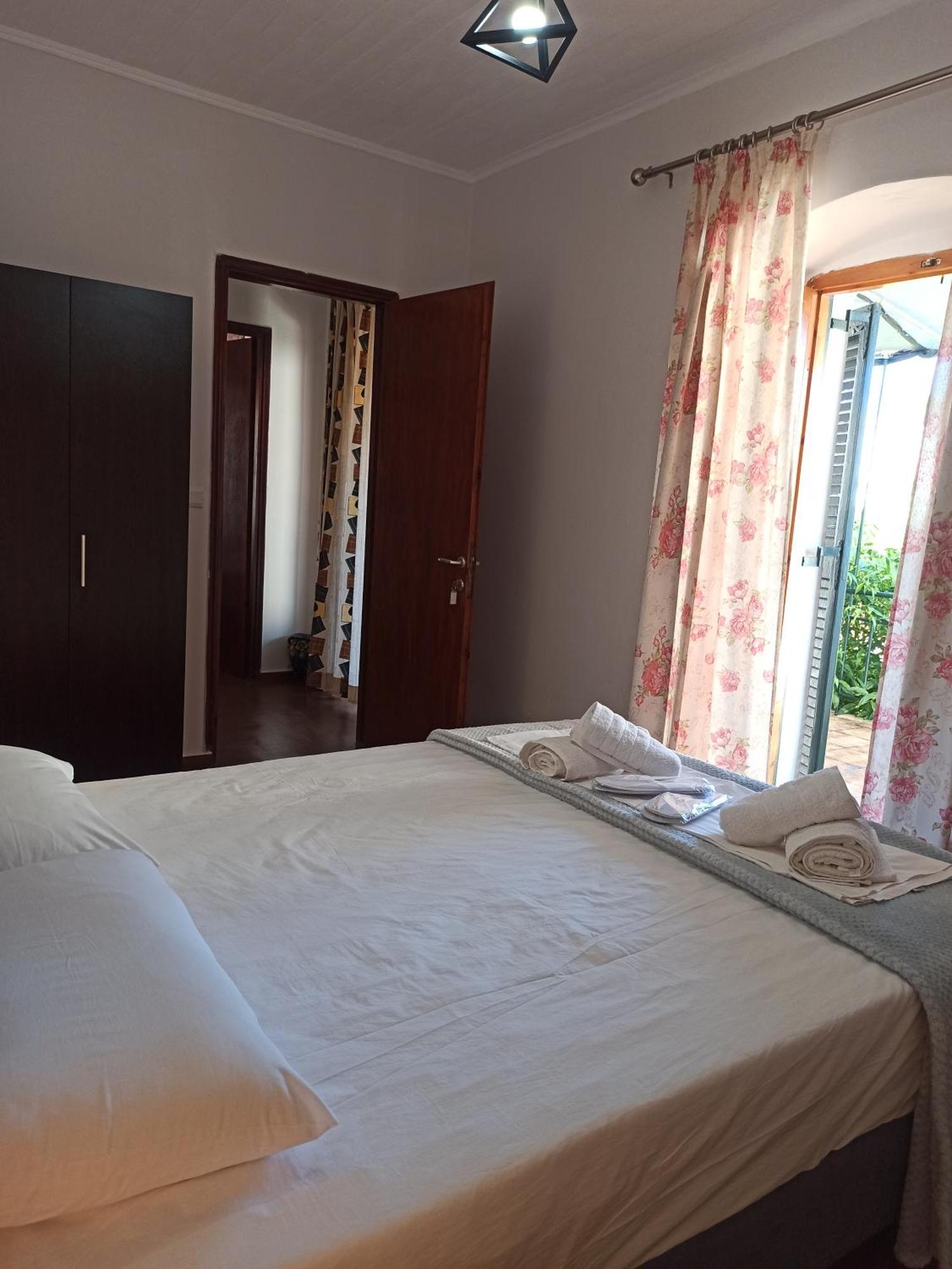 Poseidon Apartments Gaios Bagian luar foto