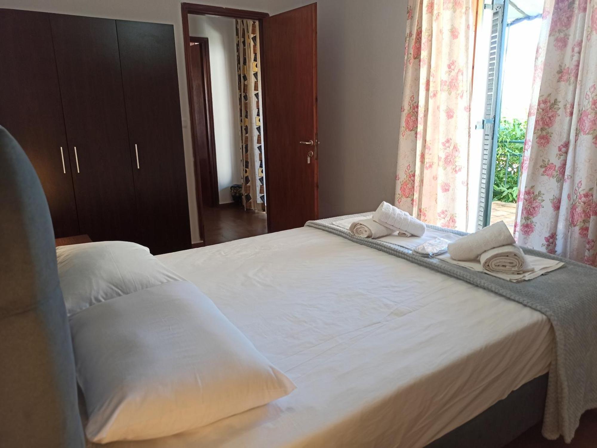 Poseidon Apartments Gaios Bagian luar foto