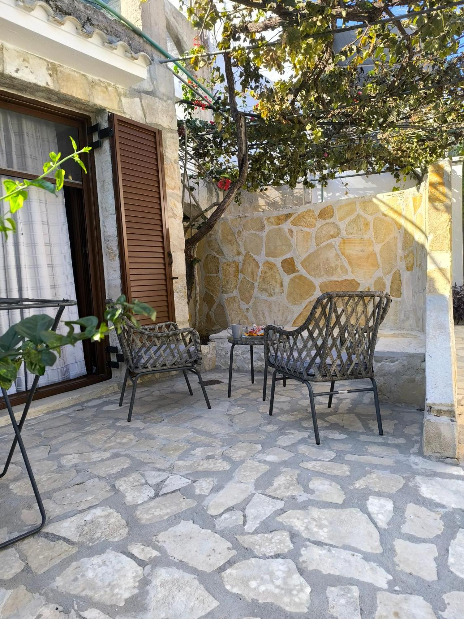 Poseidon Apartments Gaios Bagian luar foto