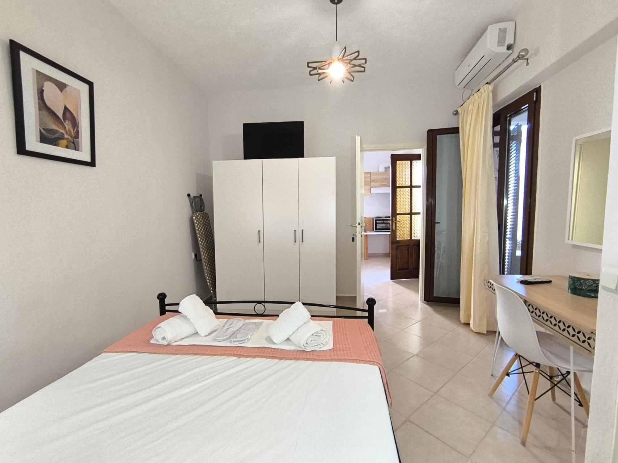 Poseidon Apartments Gaios Bagian luar foto